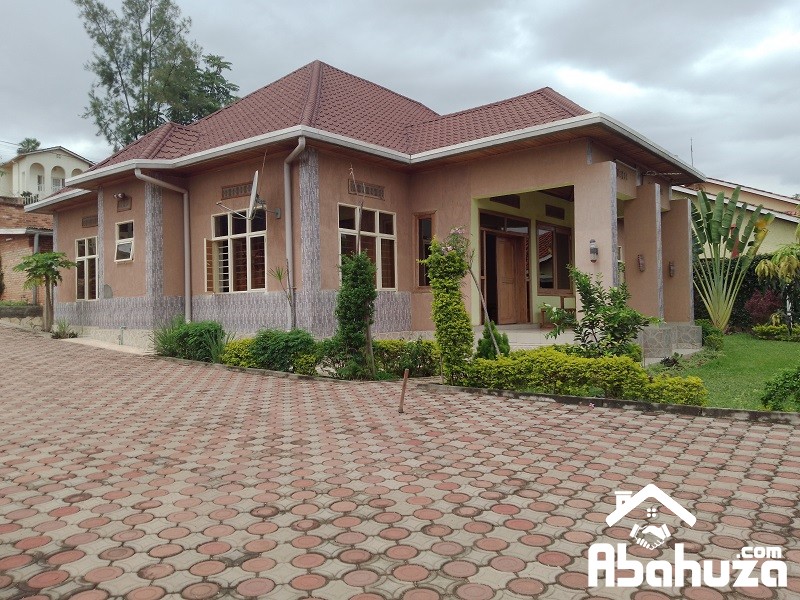 A FURNISHED 5 BEDROOM HOUSE FOR RENT IN KIGALI AT RUGANDO