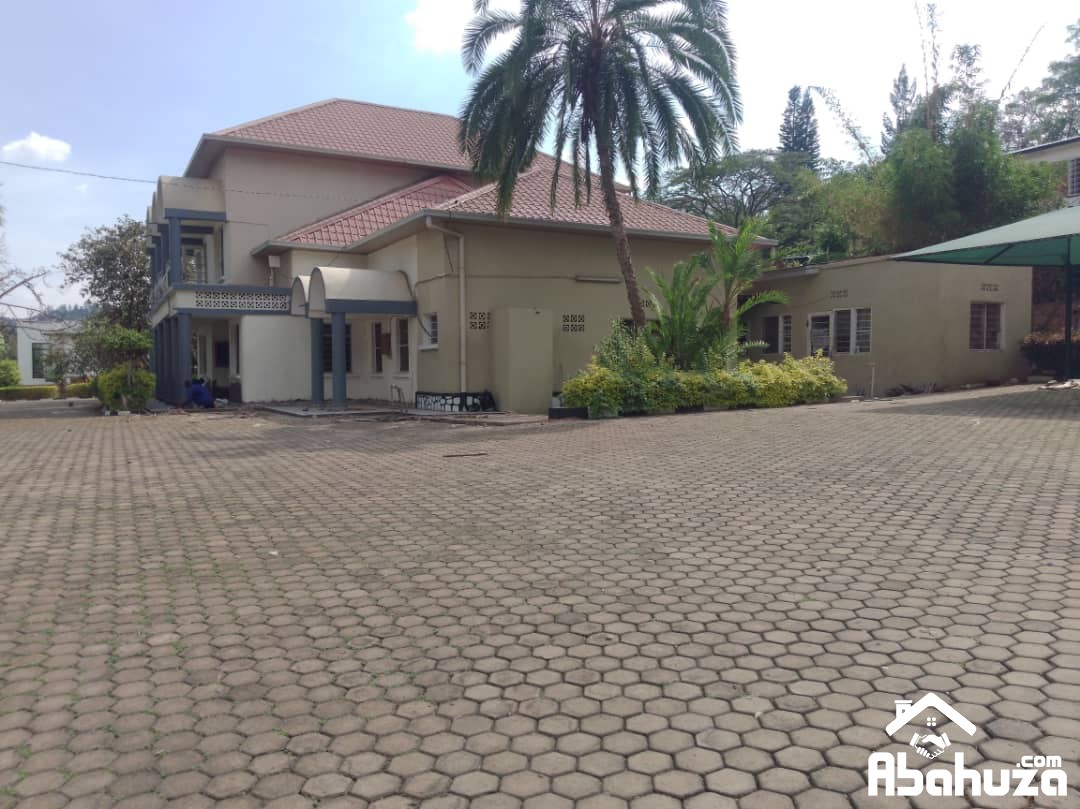AN UNFURNISHED 12 BEDROOM HOUSE FOR RENT IN KIGALI AT KIYOVU