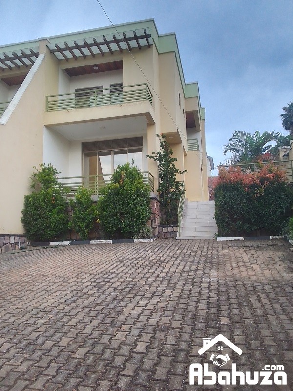 A FURNISHED LUXURY 4 BEDROOM HOUSE FOR RENT IN KIGALI AT KIBABABAGA