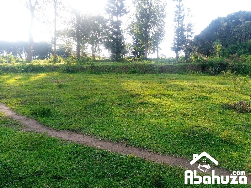 A  BIG RESIDENTIAL PLOT FOR SALE IN KIGALI AT KINYINYA