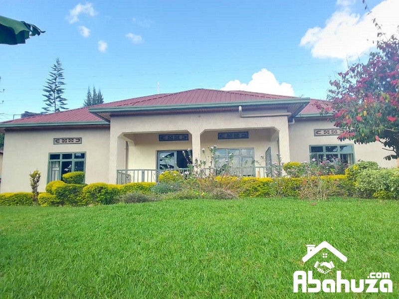 A 5 BEDROOM HOUSE WITH BIG PLOT FOR SALE IN KIGALI AT REBERO